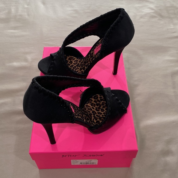 Betsey Johnson, Walter heels, black, size 7.5 new in box - Picture 3 of 6